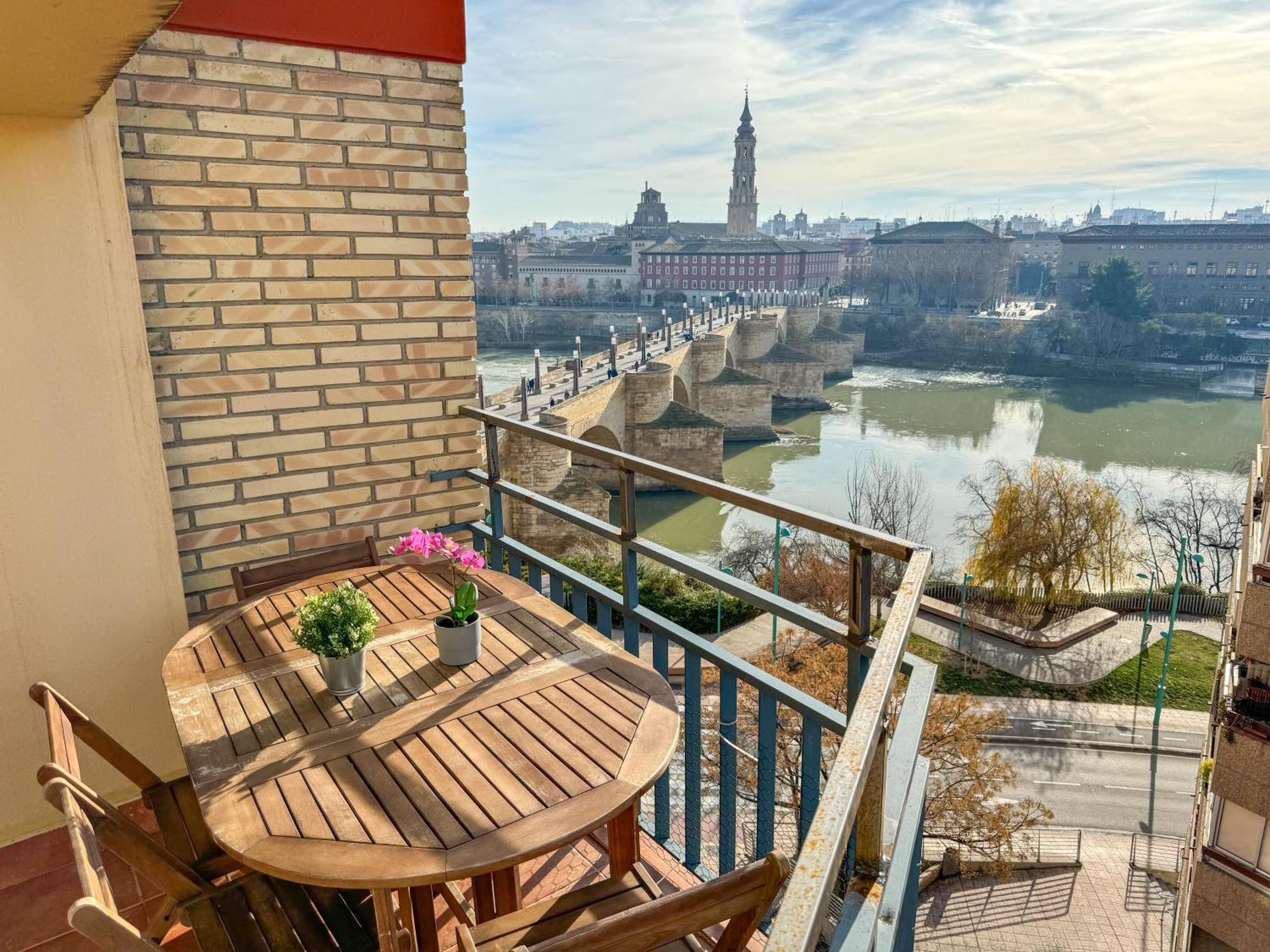 El Puente Del Pilar Comotucasa Сарагоса Екстериор снимка