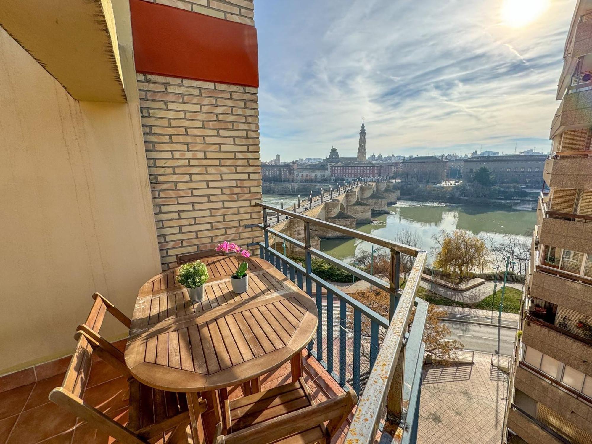 El Puente Del Pilar Comotucasa Сарагоса Екстериор снимка