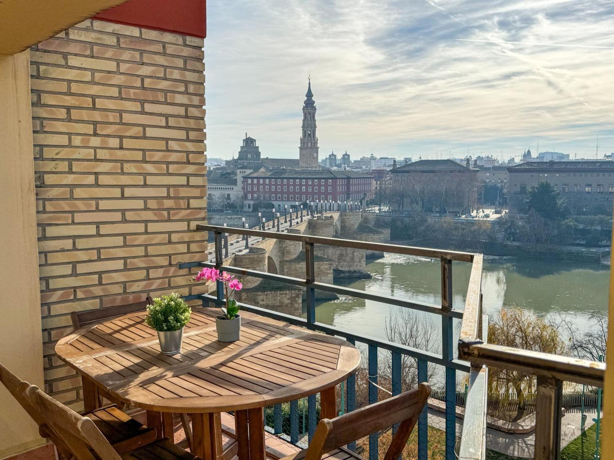 El Puente Del Pilar Comotucasa Сарагоса Екстериор снимка