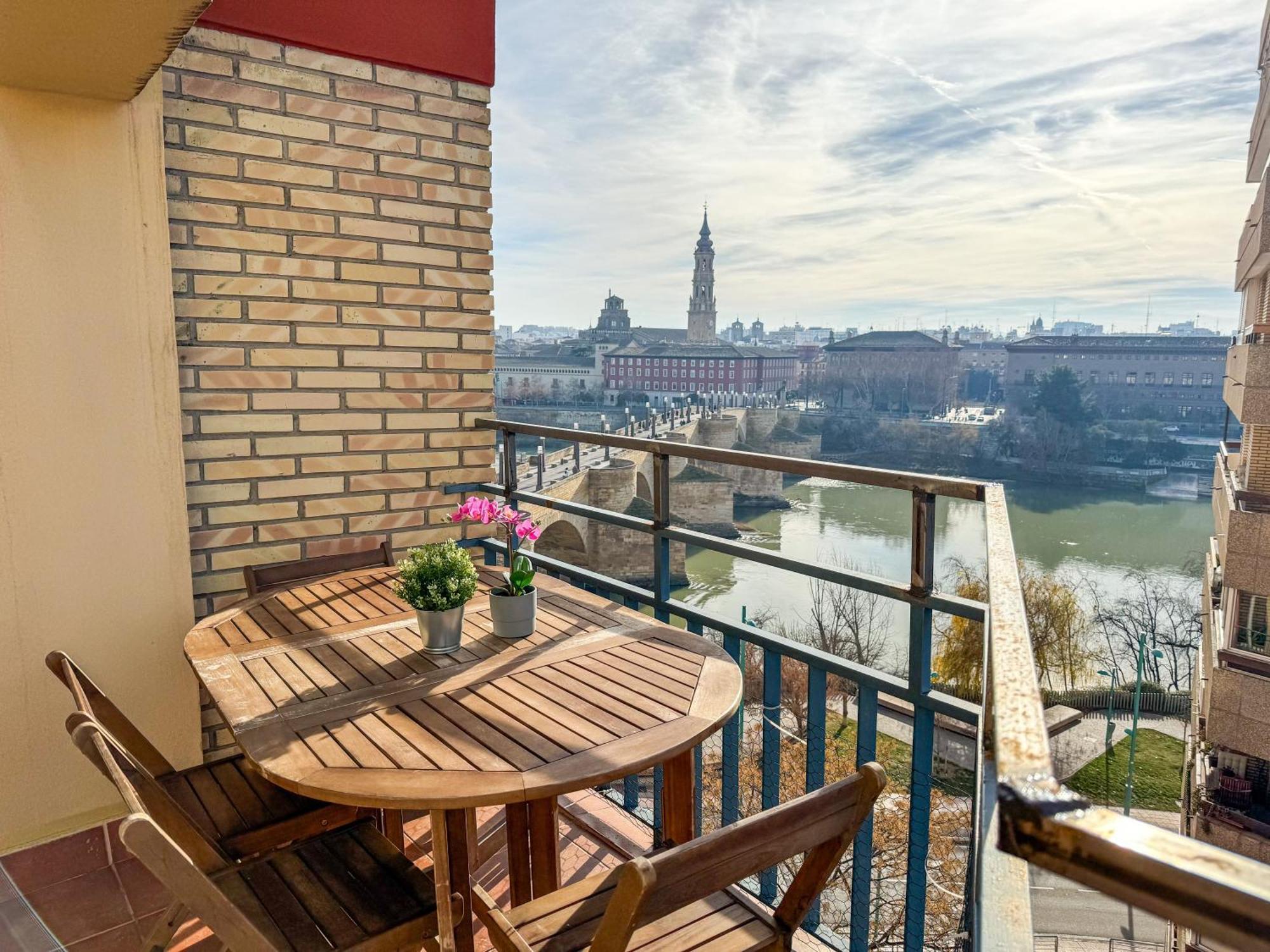El Puente Del Pilar Comotucasa Сарагоса Екстериор снимка
